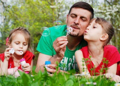 父母闹女儿吃瓜视频,一场家庭纷争引发的围观